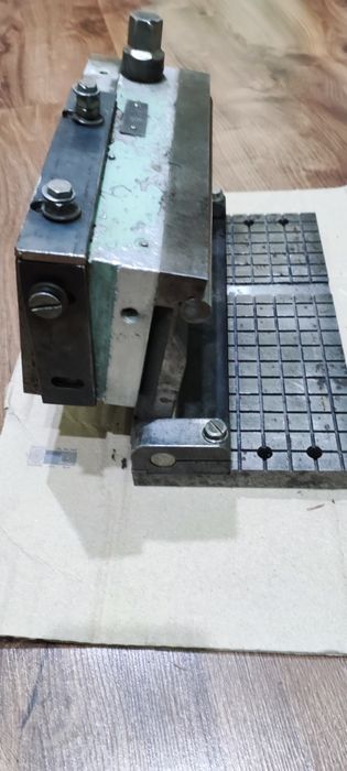 Плита магнитная   синусная 200 мм на 100 мм механическая СССР