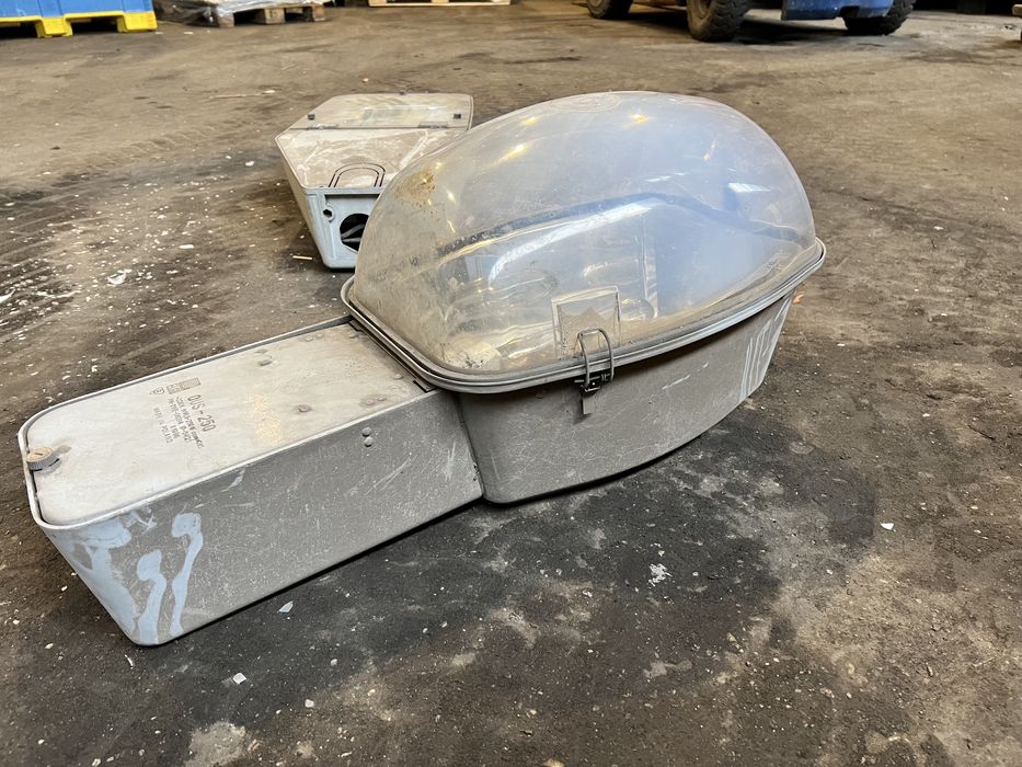 Latarnia uliczna oświetlenie placu