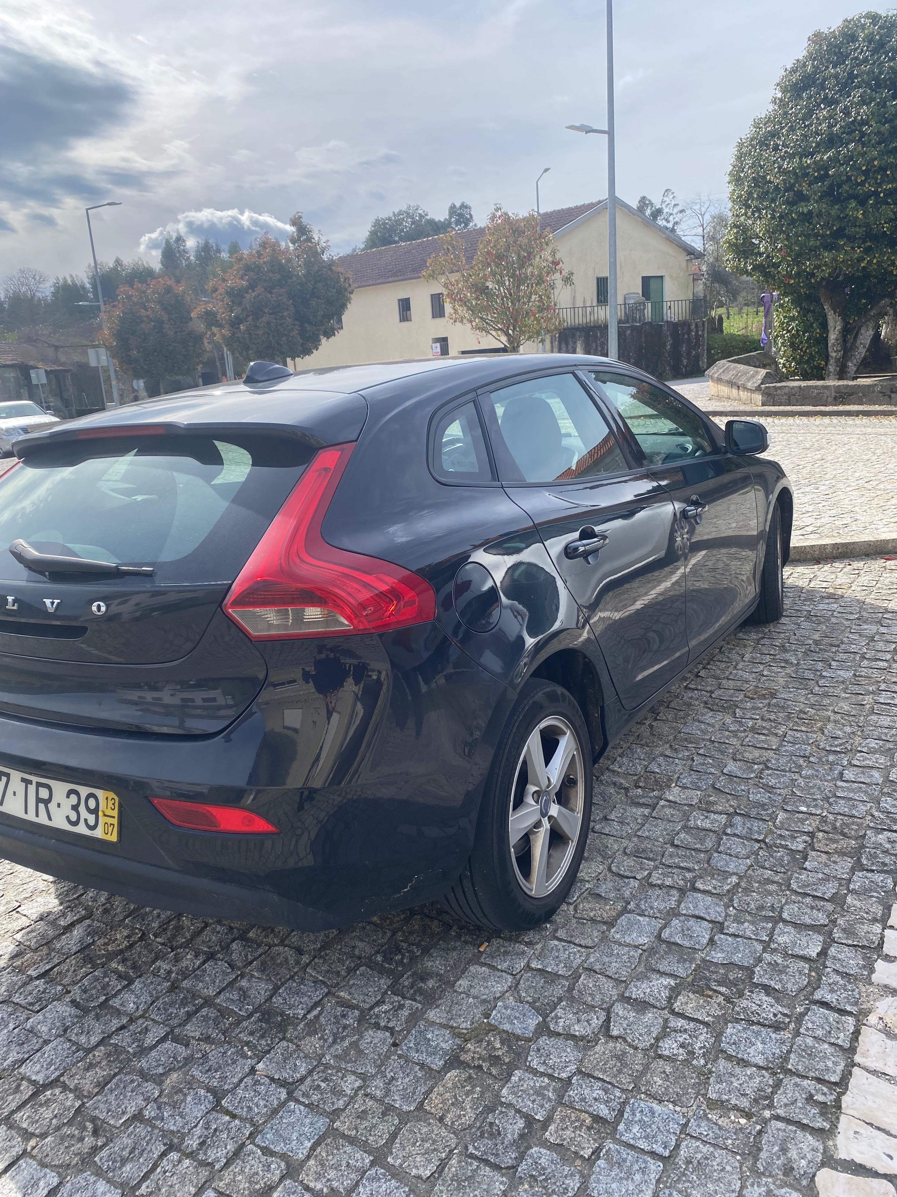 Vendo Volvo V40…