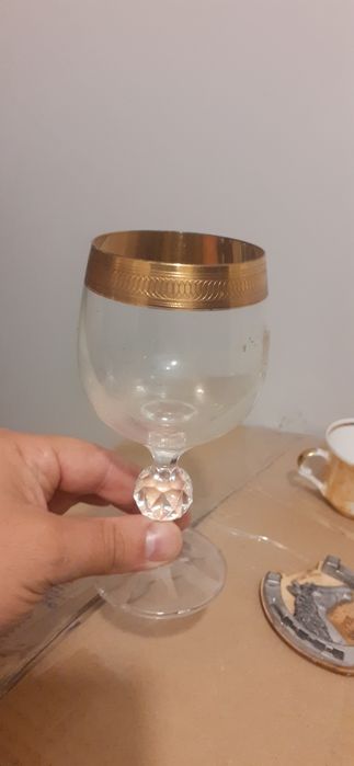 Duży pozłacany kieliszek