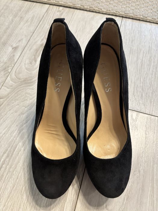 Szpilki zamszowe GUESS rozmiar 36 czarne wysokie platformy