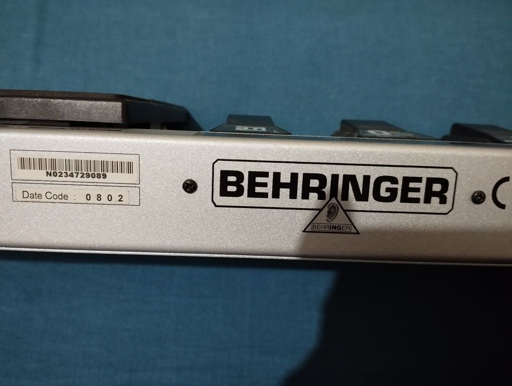 Controlador midi Behringer FCB1010 - Em ótimo estado