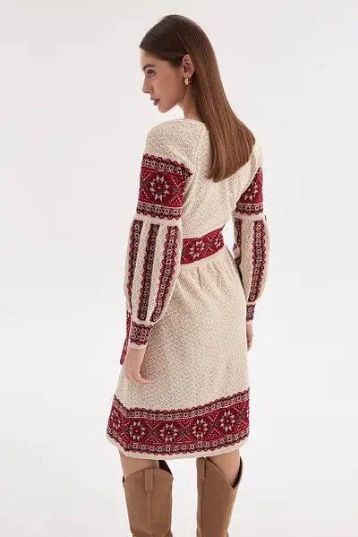 Вʼязана жіноча сукня вишиванка