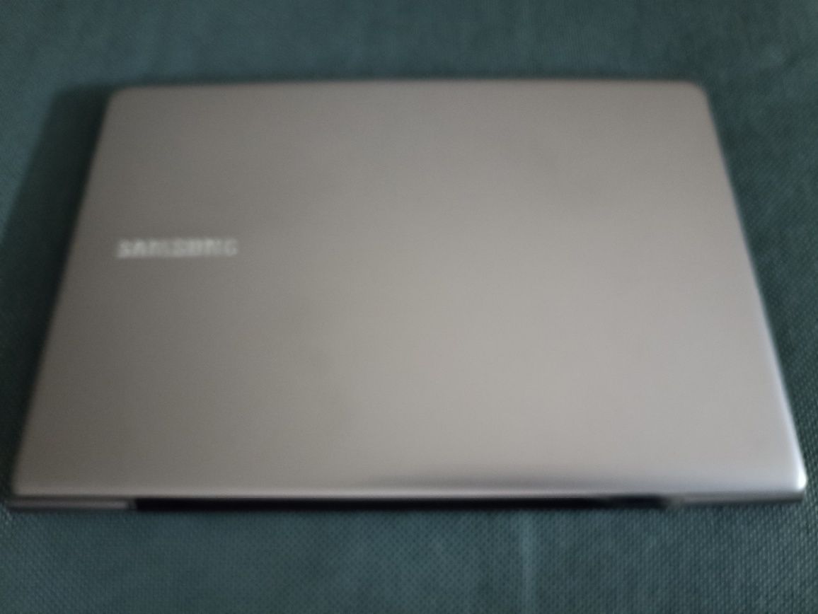 Computador portátil Samsung NP530U3B