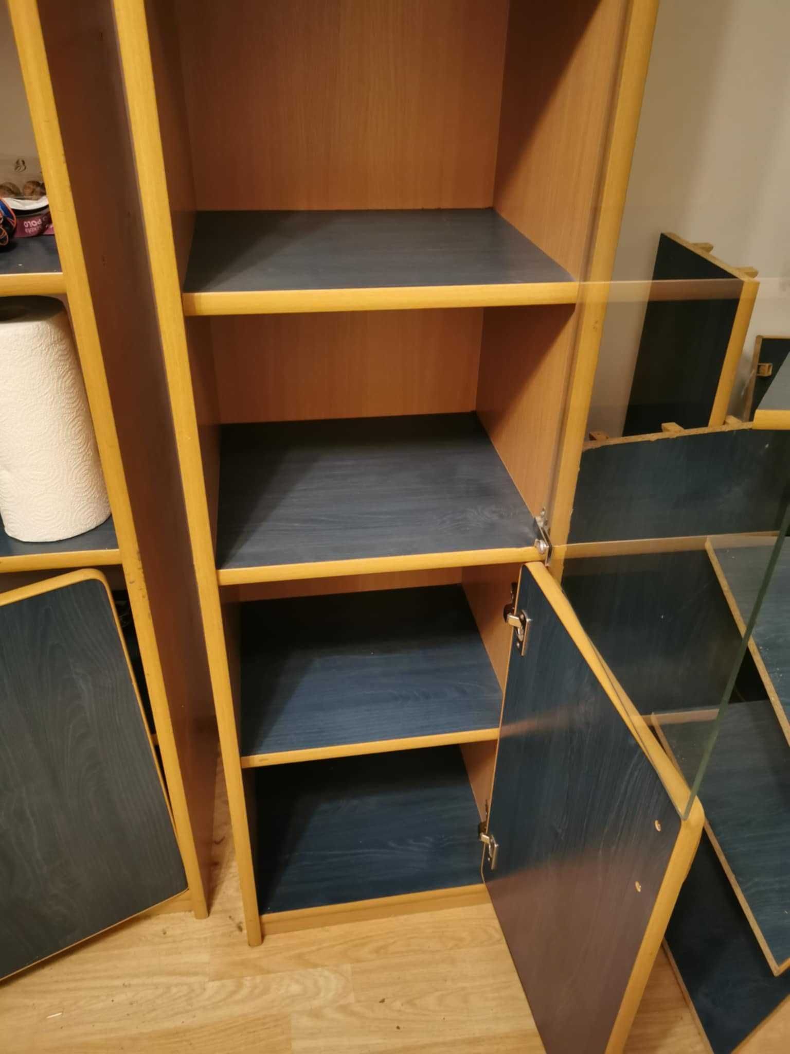 Mebloscianka  mebli.pokojowych caly segment komplet w idealnym stanie.