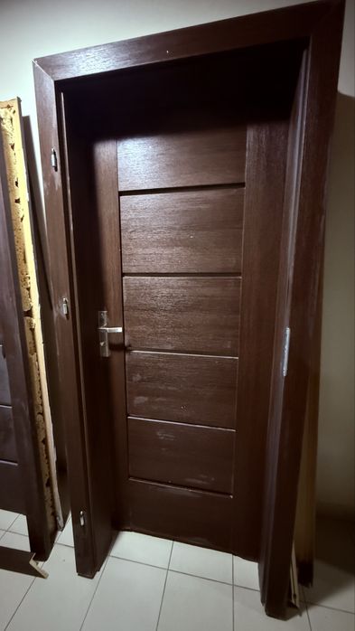 Drzwi Drewniane wewnętrzne 80cm ciężkie brązowe lewe z framugą - 2 szt