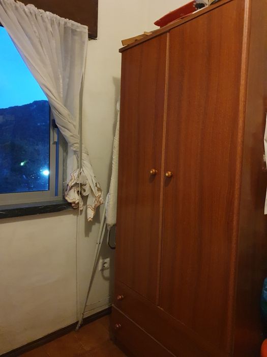 Roupeiro com espelho