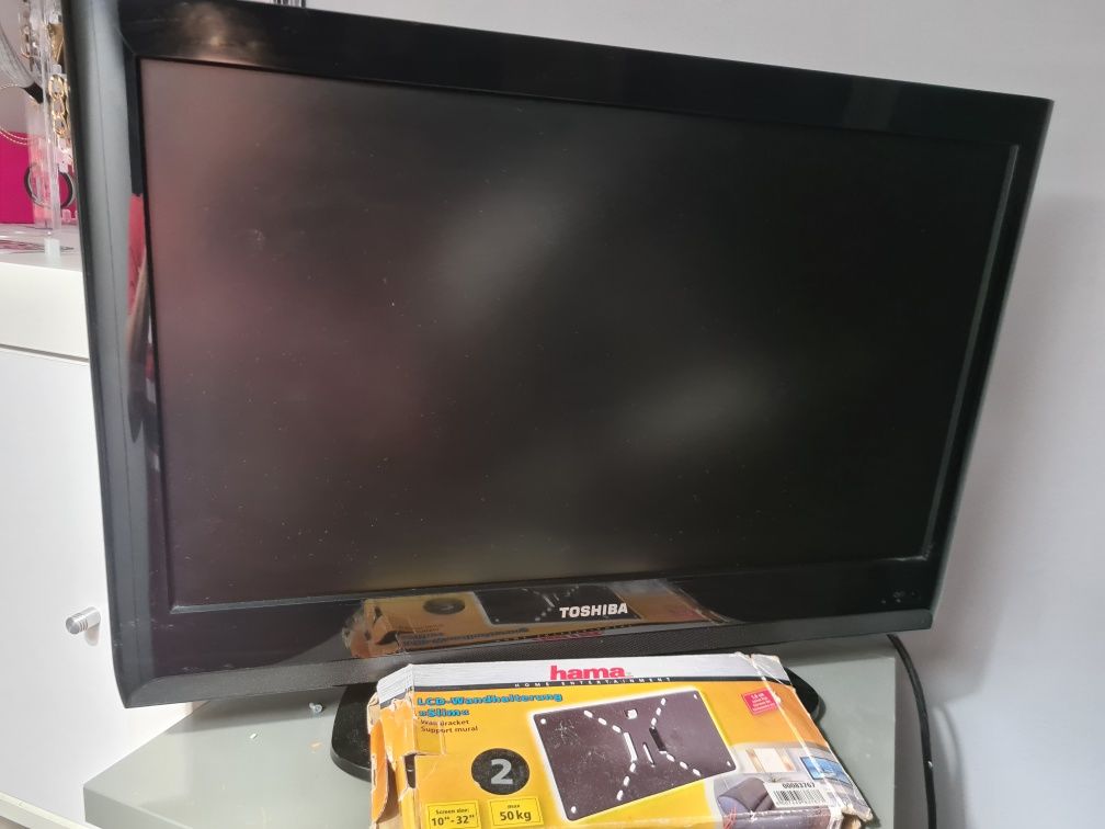 Toshiba telewizor LCD 23 całe plus uchwyt