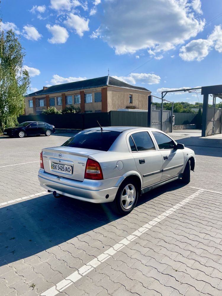 Продам сімейний автомобіль в гарному стані.