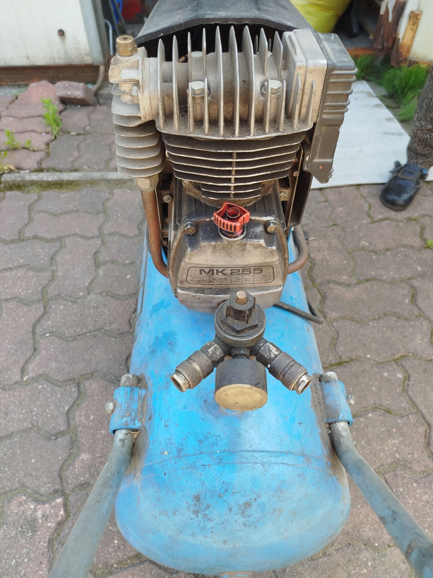 Kompresor tłokowy 50l