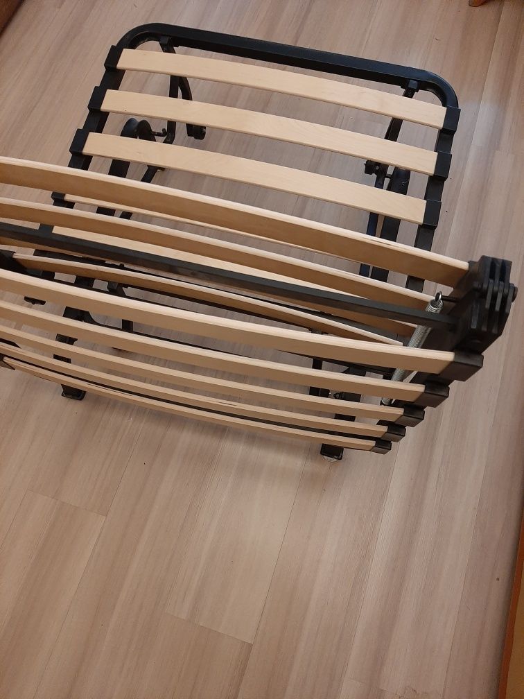 Łóżko  polowe,  pokojowe  skladane z materacem