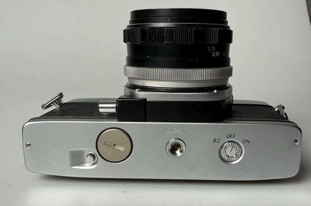 Плівкова Minolta Srt201 з Minolta MC Rokkor-pf 55/1.7 та фільтром