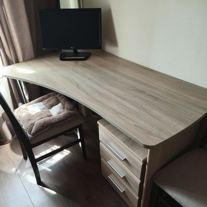 Продам мебель в комнату подростка