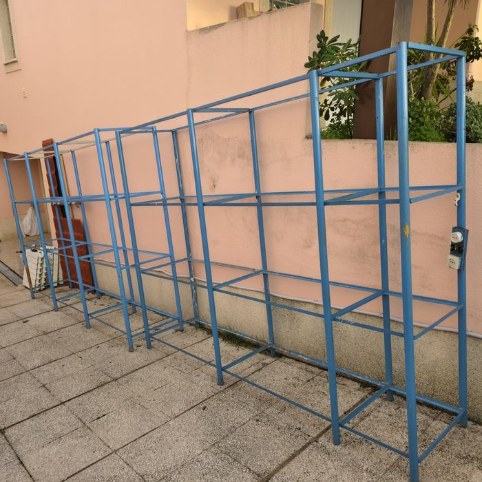 Estantes de Ferro Robustas – 3m e 2,5m – Ideais para Garagem, Armazém