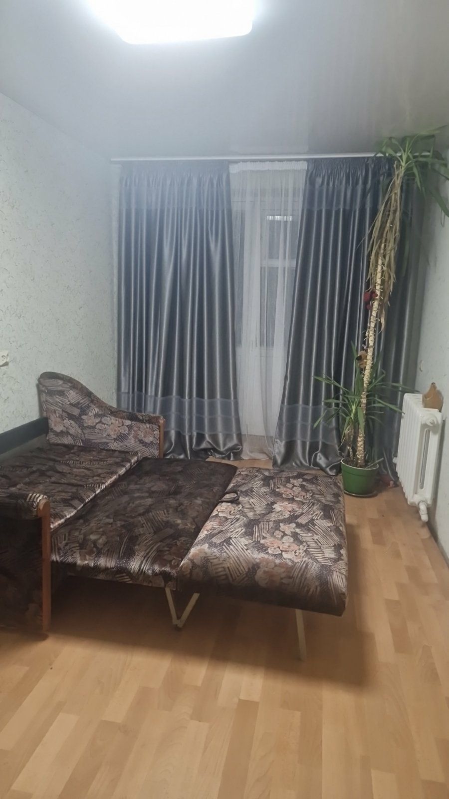 Сдам комнату с лоджией в 3 ком.квар. Сити Центр/Небесная сотня