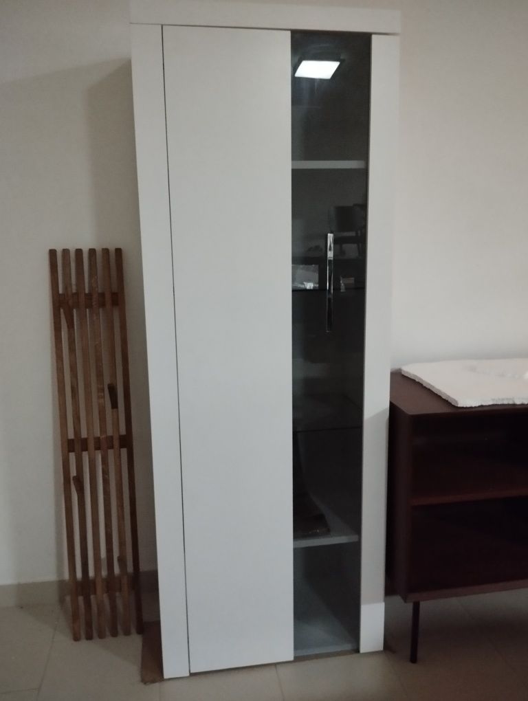 Móvel Cristaleira