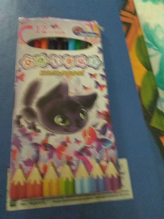 Продам карандаши для рисования и кисточку