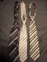 Trzy krawaty w paski