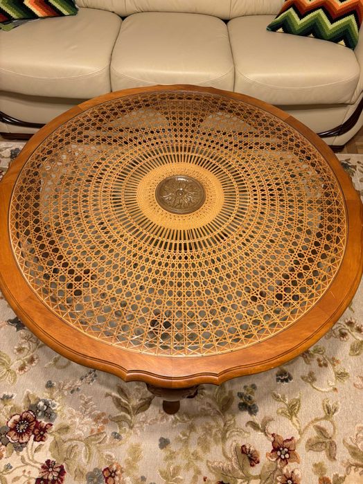 piękny dębowy stolik w stylu ludwikowskim