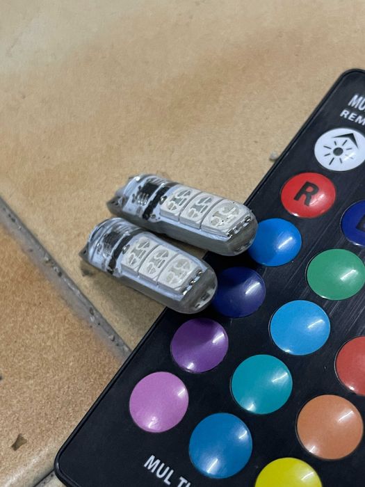 Lâmpada LED T10 w5w RGB Colorida com Comando à Prova de Água