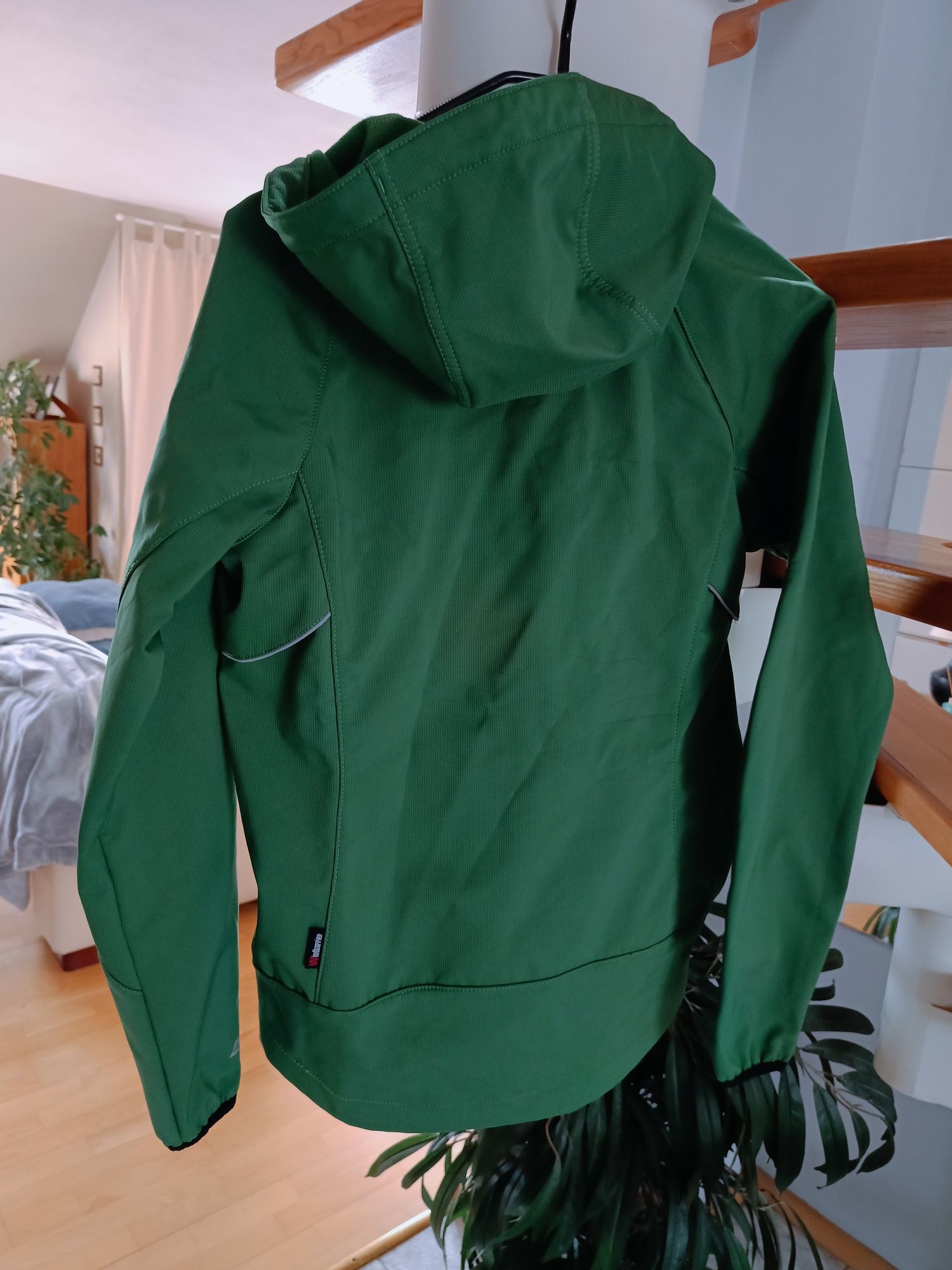 Damska kurtka wiosenno-jesienna Softshell z kapturem rozmiar XS