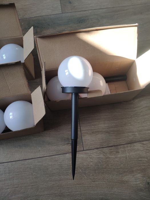 Садовий ліхтар на сонячній батареї