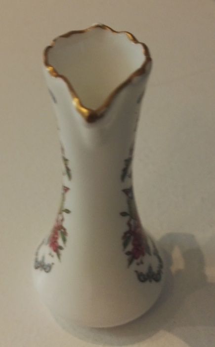 Wazonik porcelanowy Aynsley – gratka kolekcjonerska