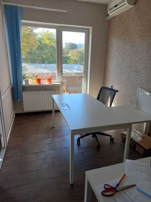 Офис на 2 этаже. Бизнес Центр. Французский б-р / пер Азарова