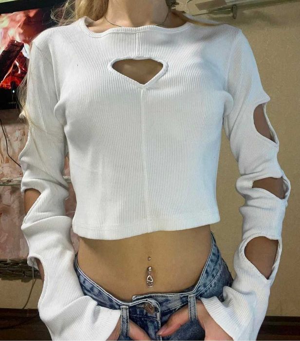 Кофтинка з вирізами