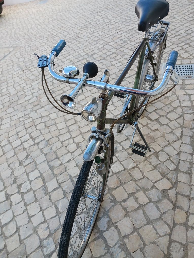 Bicicleta Suíça HANGI e Bicicleta inglesa Bobbin