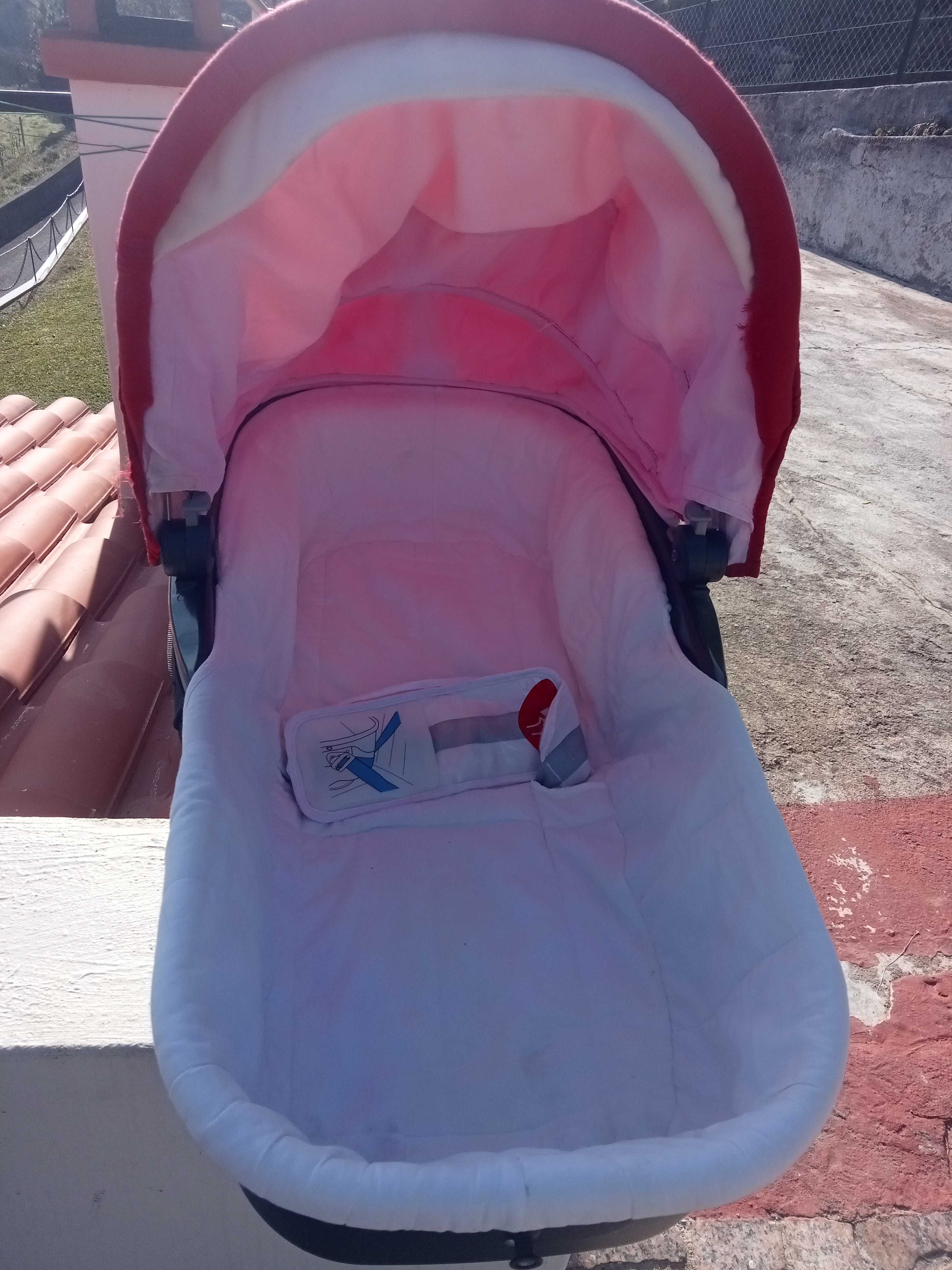 Carinho de bebé.