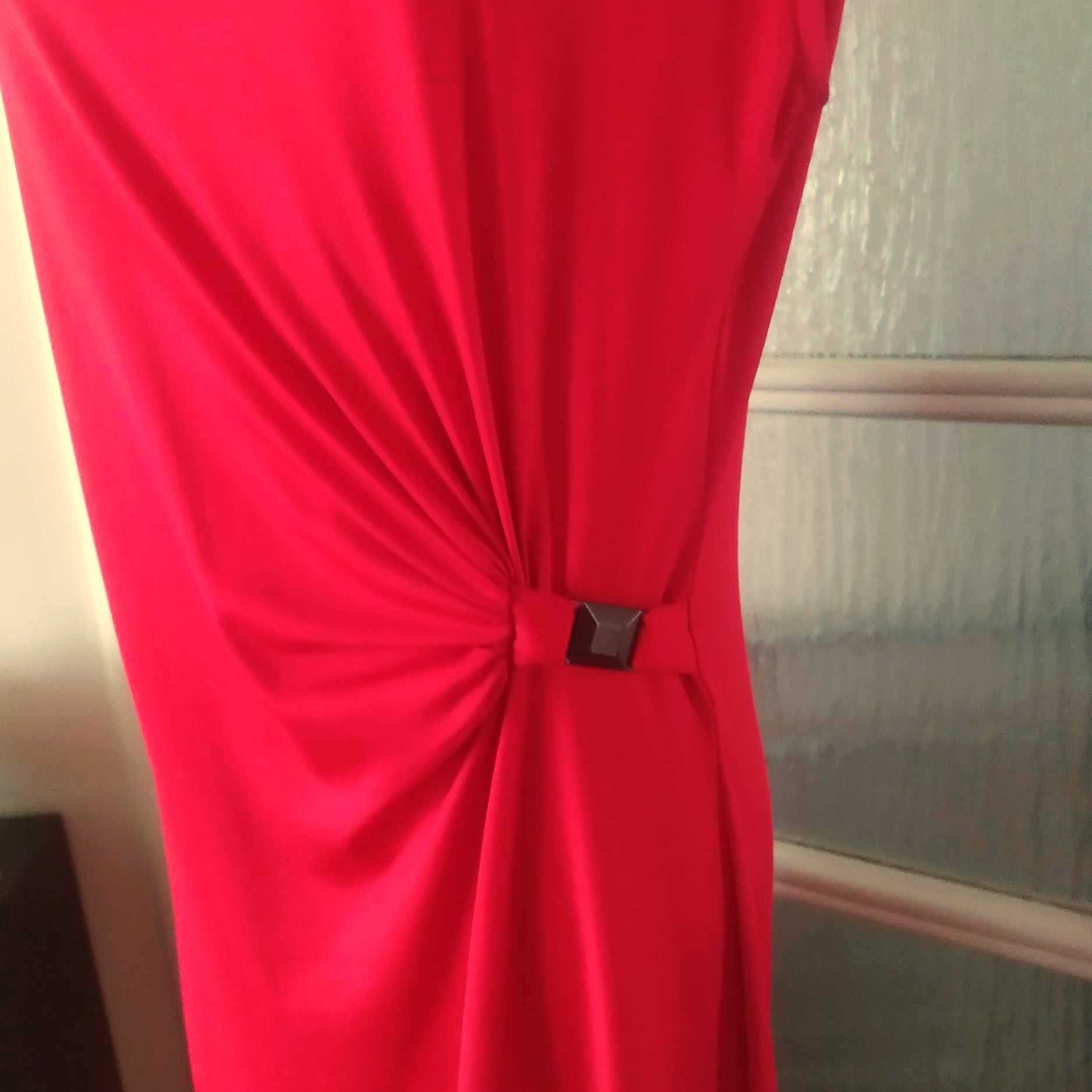 Czerwona elegancka sukienka