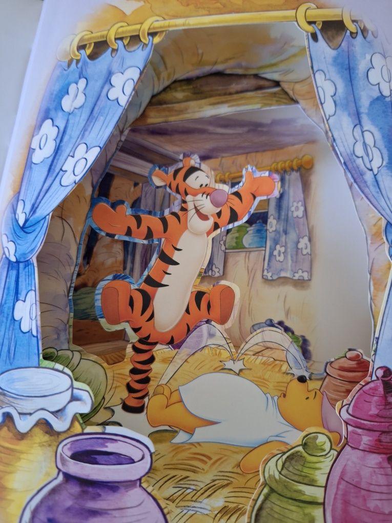 Książka Kubuś Puchatek disney dla dzieci z okienkami do zabawy