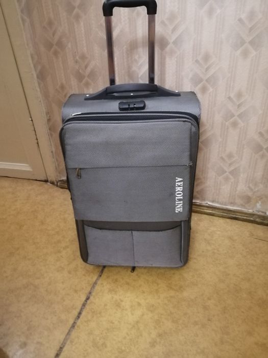 Продам чемодан средней величины, б/у.