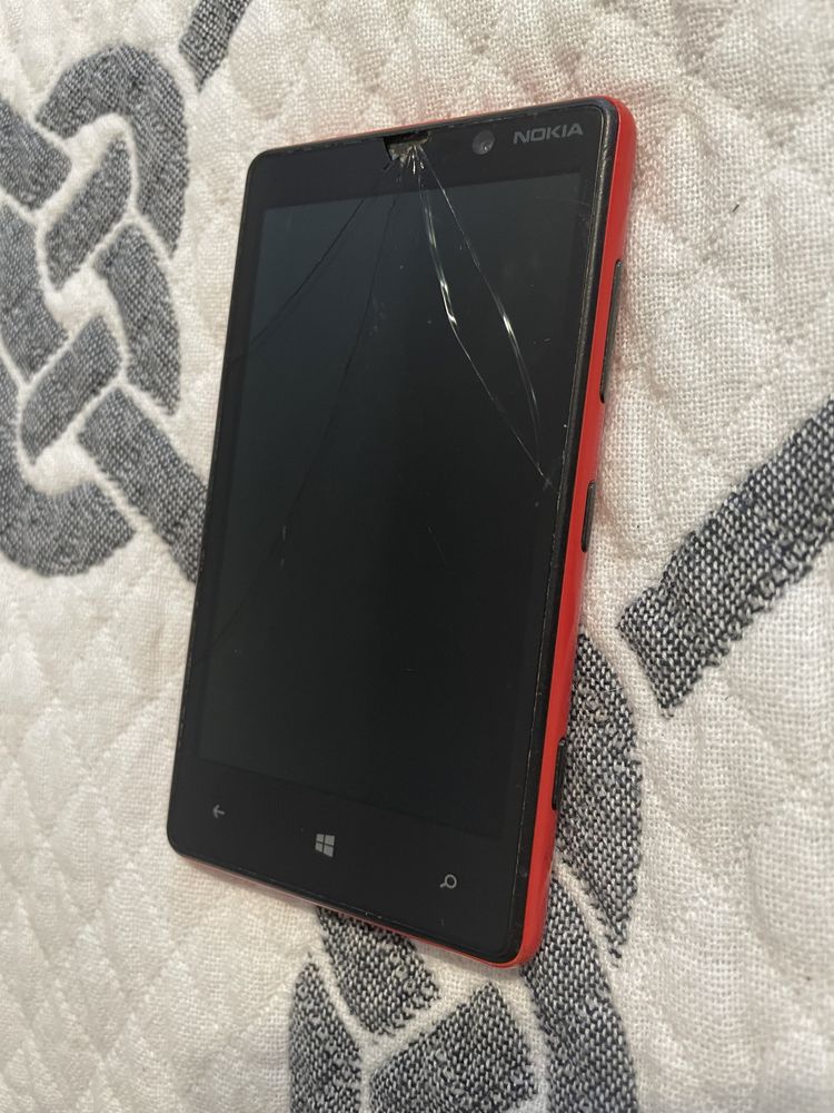 Nokia lumia 825 червоний