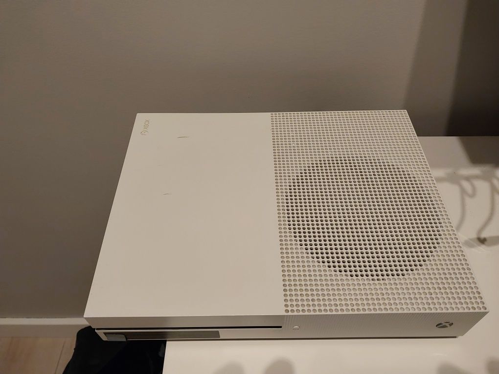 Xbox One S  780 GB + 24 szt gier