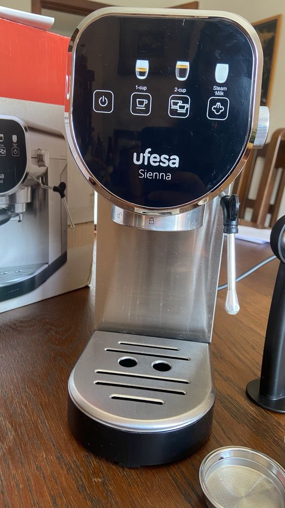 Máquina de café expresso Sienna Ufesa semi nova