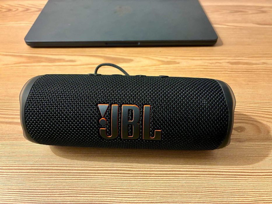 JBL Flip 6 (nova c/ garantia)