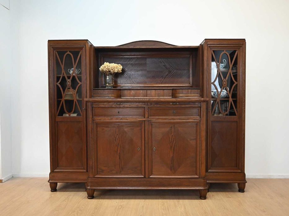 piękny kredens z wieżyczkami 120305