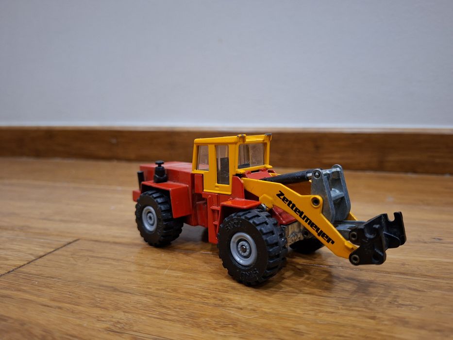 Model Siku 2366 Zettelmeyer ZL4002 ładowarka