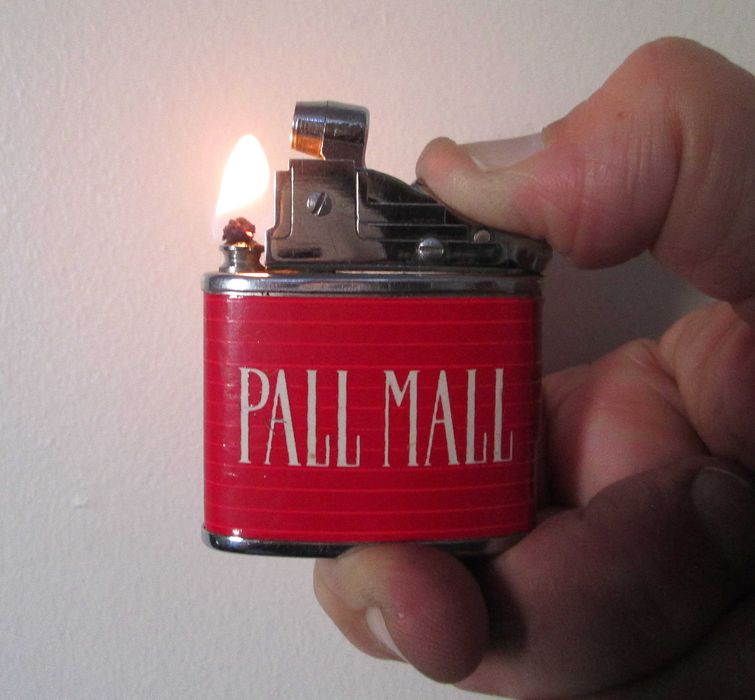 Antigo Isqueiro a Gasolina c/ publicidade Cigarros PALL MALL