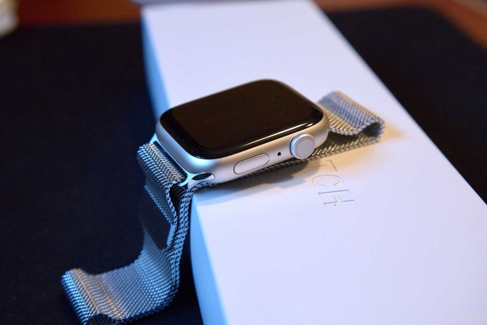 Apple Watch Series 7, 45mm, Loop Milanesa c/ Fatura [Semi novo]