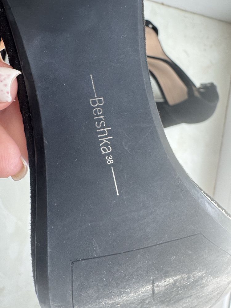 Босоніжки Bershka