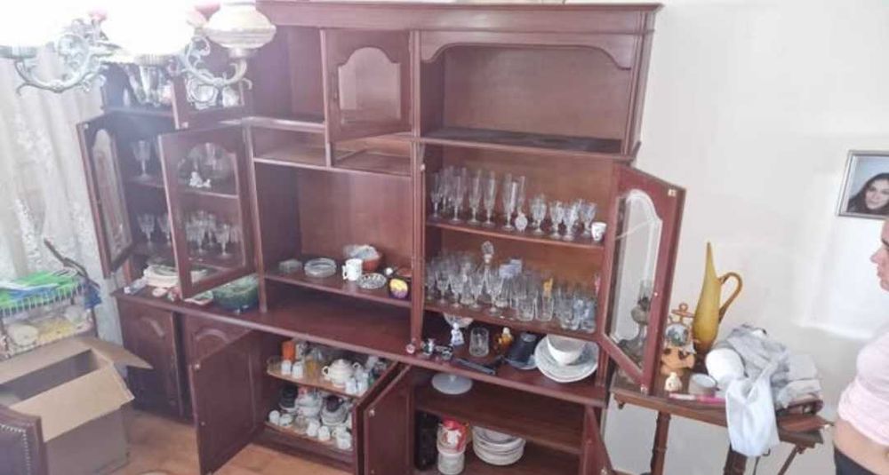 Conjunto de 3 móveis.