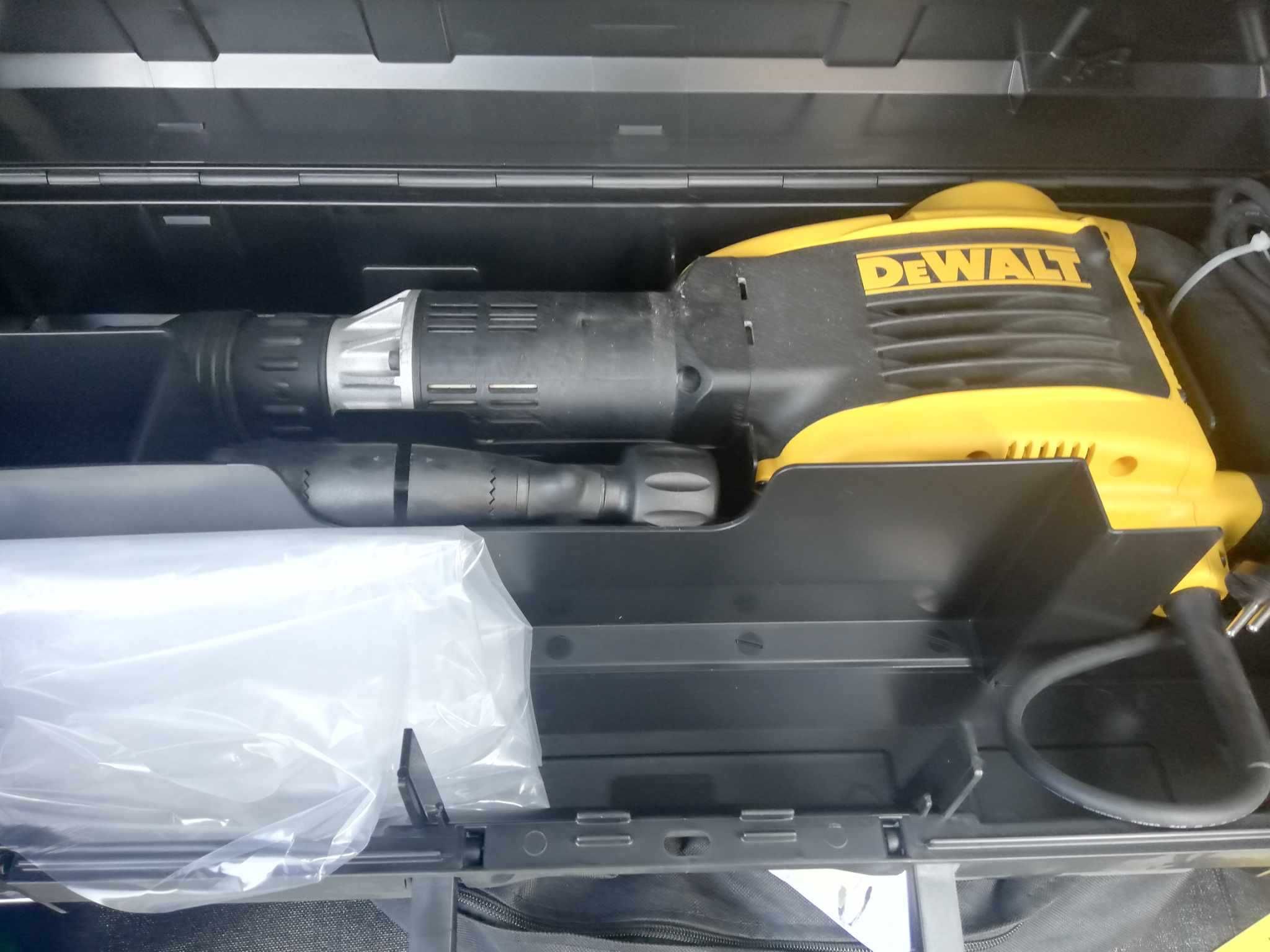 Wynajem młota wyburzeniowego DeWalt D25899K-QS  17,9J