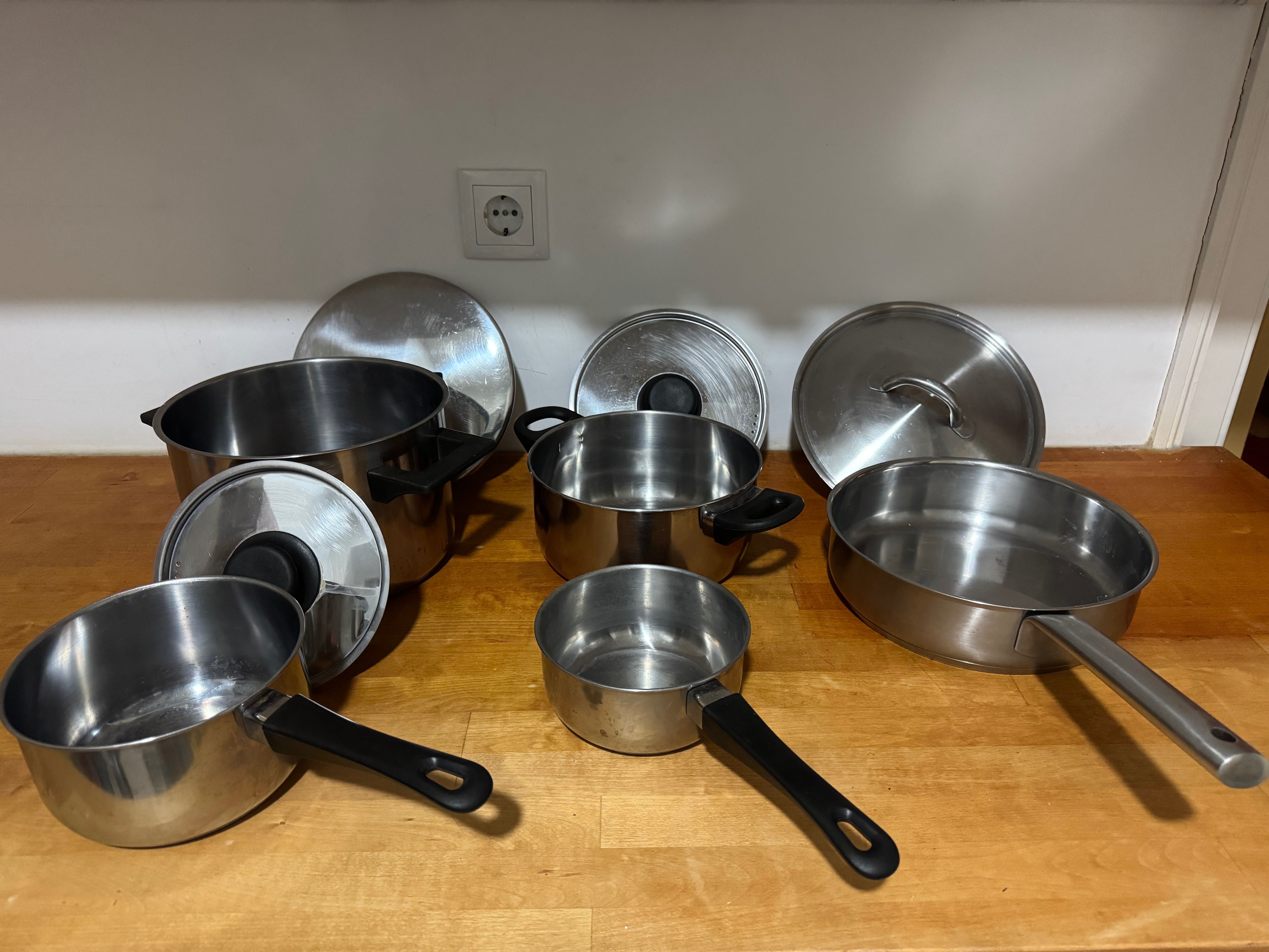 Conjunto de panelas, tachos e frigideiras