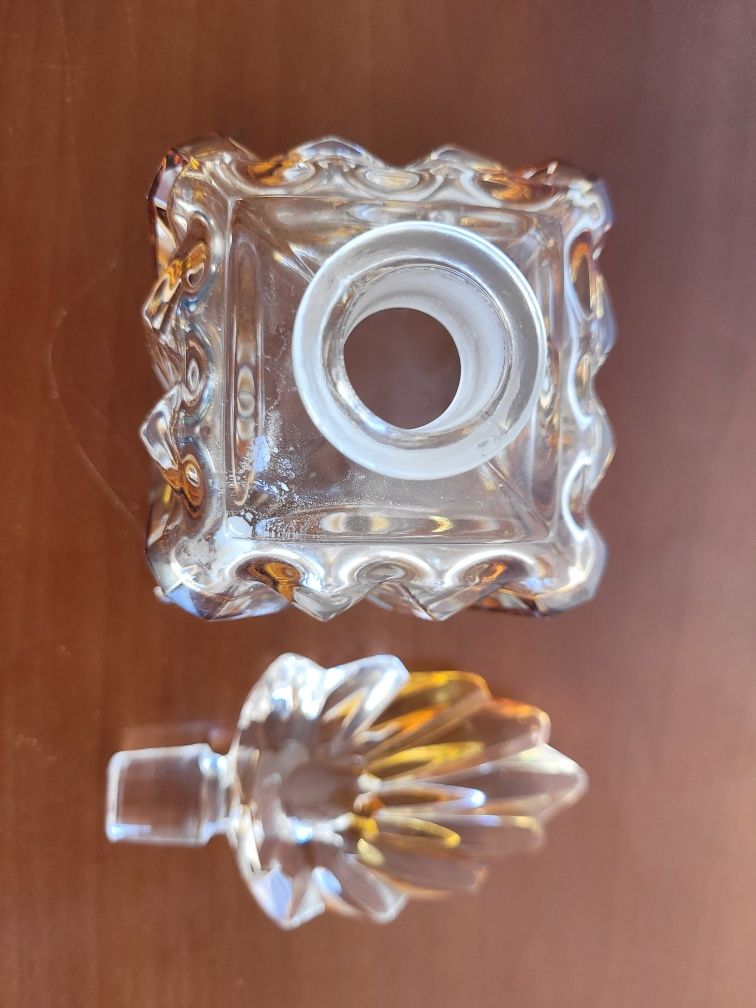 Stary kryształowy flakonik na perfumy vintage