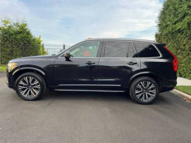 2022 Volvo XC90 T5 Momentum
