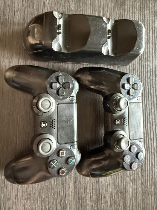 Джойстики PS4 з зарядною станцією
