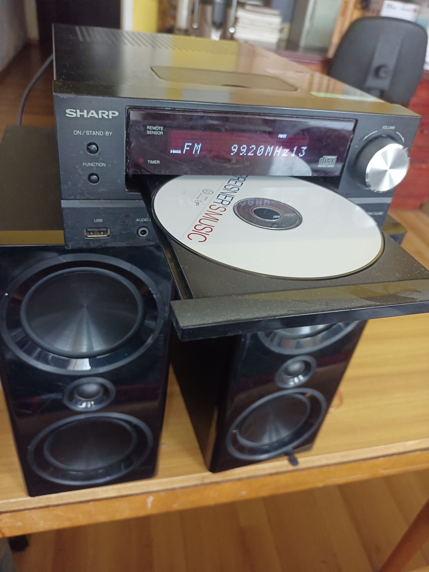 Wieża stereo Sharp XL-HF151